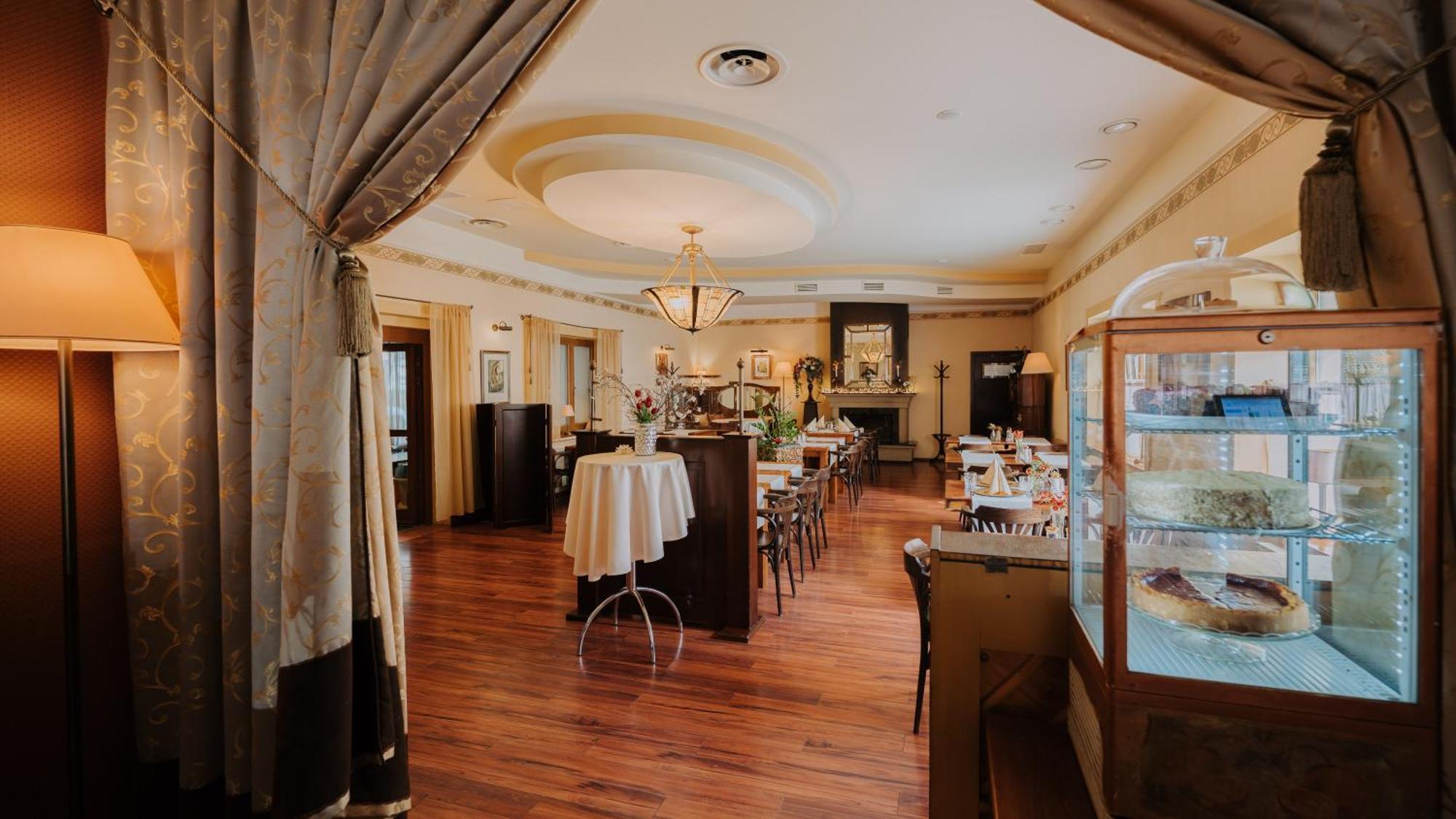 Boutique Hotel Maraton Kosice Luaran gambar